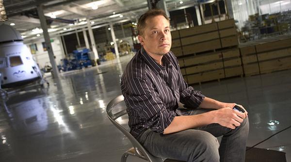 Elon Musk, dat afară de la conducerea Tesla