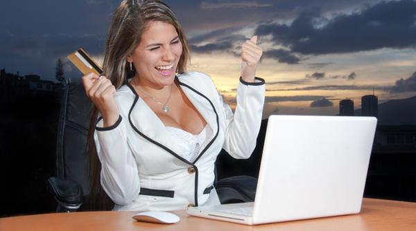 Românii își pot cumpăra Daciile online, cu cardul