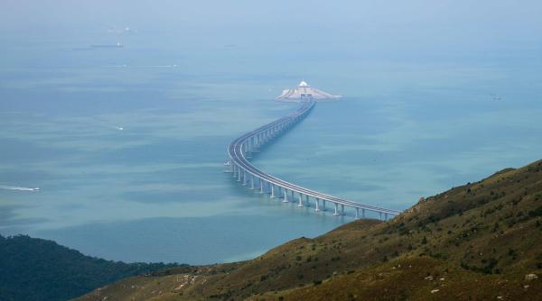 China inaugurează cel mai lung pod peste mare VIDEO