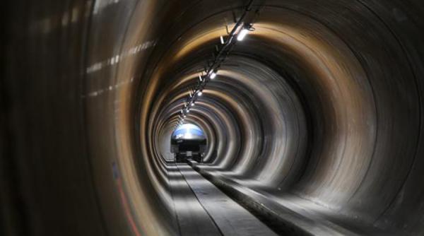 În hyperloop-ul lui Elon Musk se va circula cu viteză de tren personal