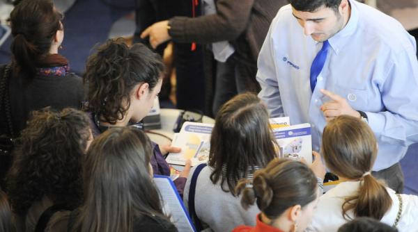 130 de companii cu 6.000 de joburi, prezente la Angajatori de Top