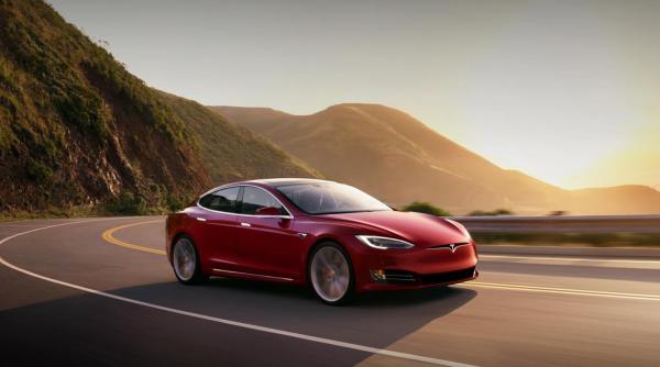 Maşina, pe post de animal de companie. Poate fi condusă cu telefonul mobil