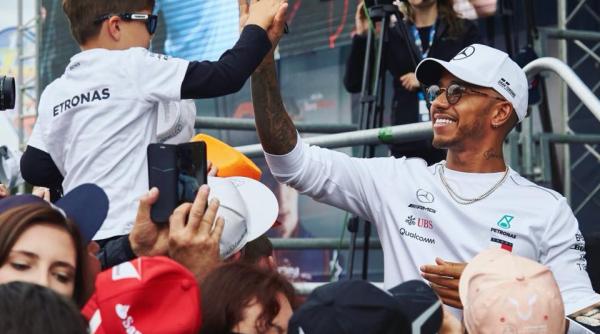 Stăpânește volanul. Este cel mai de succes pilot de Formula 1