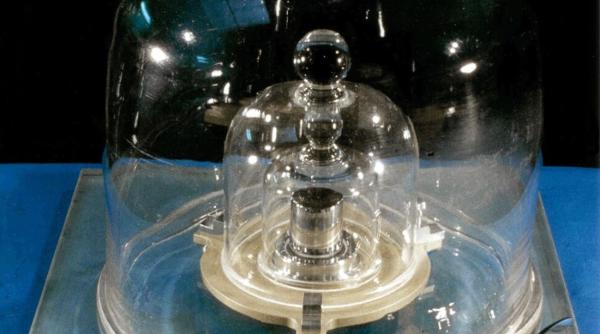 La 129 de ani de la crearea etalonului, kilogramul va fi redefinit