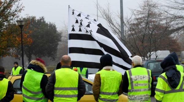 Incidente grave în timpul protestelor împotriva măriri prețurilor carburanților în Franța