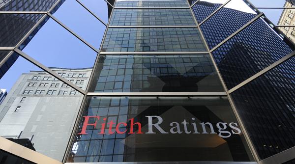 Fitch: politica fiscală a României, un risc la adresa stabilităţii macroeconomice