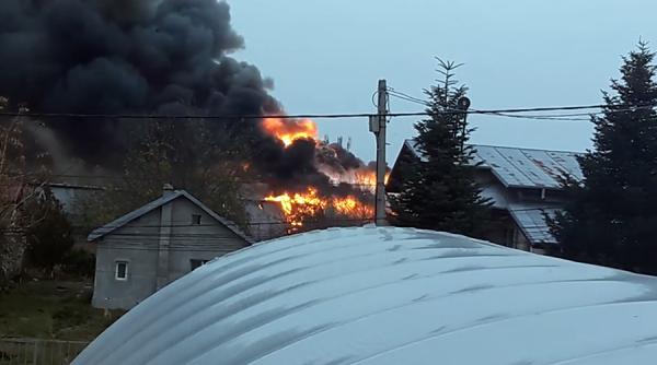 VIDEO Incendiu puternic la fabrica de mezeluri Angst Buftea. O afacere de 98 milioane de lei 