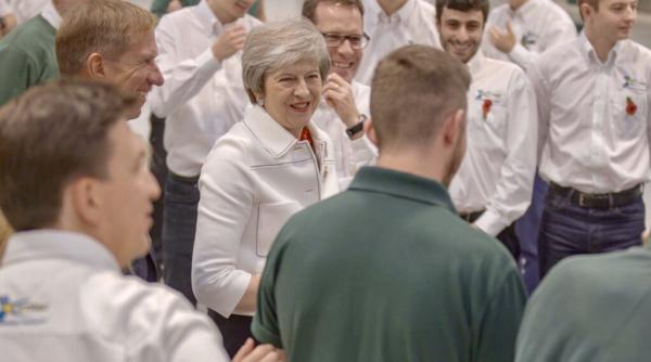 Theresa May, la un pas de a fi îndepărtată, cere sprijinul oamenilor de afaceri