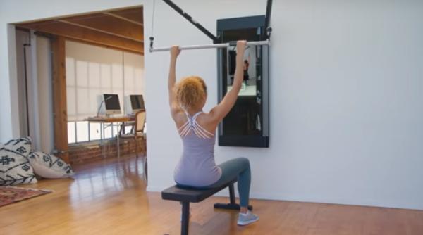 Dispozitivul care înlocuiește aparatele și instructorii din sălile de fitness VIDEO