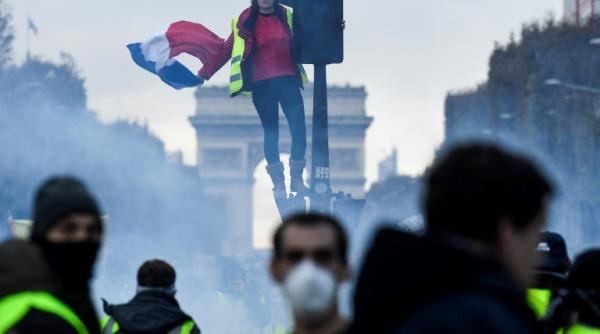 Franța clocotește! Acțiunea de protest a ”Vestelor galbene” VIDEO