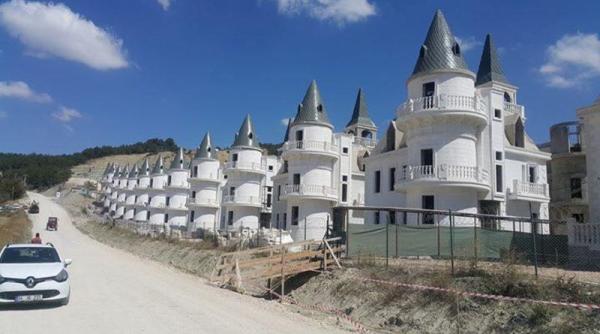 Dezvoltatorul unui complex cu peste 700 de castele a dat faliment