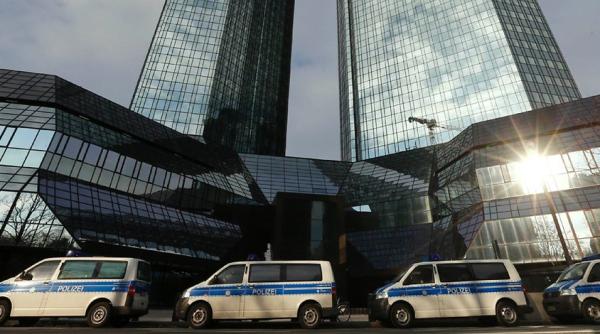 Panama Papers. Percheziții la șase sedii ale Deutsche Bank din Frankfurt
