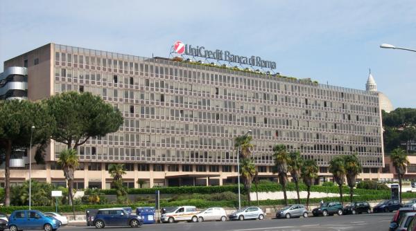 UniCredit Bank lansează plățile în valută și alte noi funcționalități în aplicația de Mobile Banking