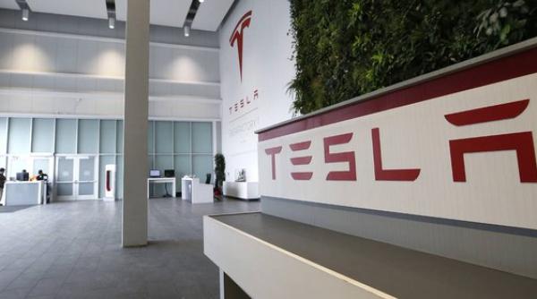 Elon Musk vrea să cumpere fabricile închise de General Motors