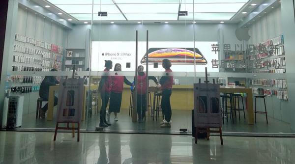 Un tribunal a interzis comercializarea iPhone. Care este motivul