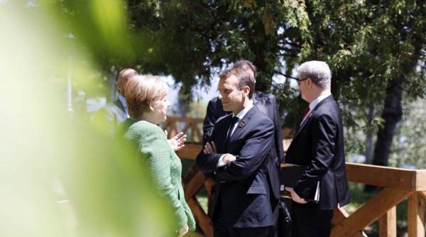 Vestele galbene. Cât costă măsurile anunțate de președintele Franței