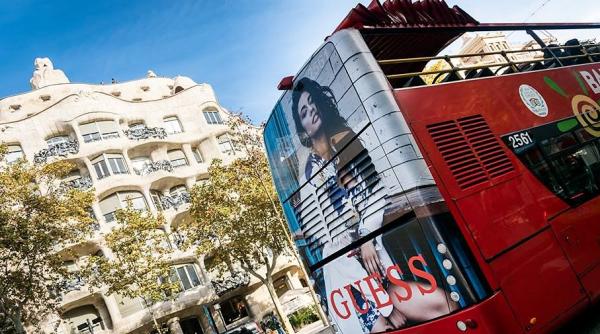 Producător de haine, prezent și în România, amendat de UE. Legat de prețuri 