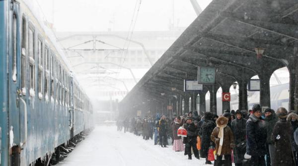Trenurile circulă în condiţii de iarnă