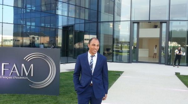 El este cel mai tânăr miliardar al Franței. A făcut bani din asigurări