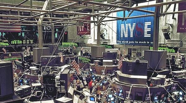 Panică pe Wall Street. Săptămână dureroasă pentru bursa americană