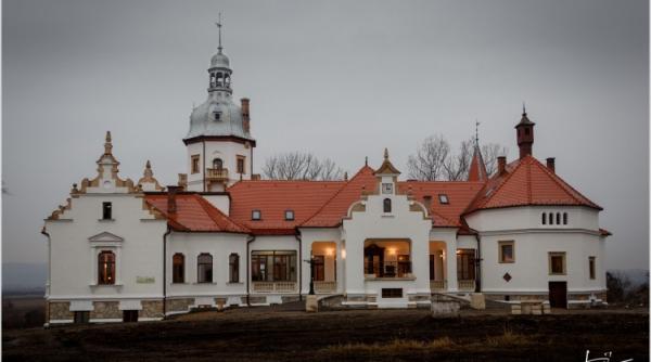Palatele restaurate SPECTACULOS din satele României. GALERIE FOTO