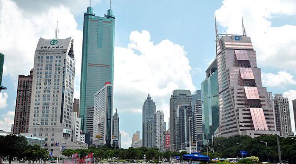 Prăbușire DRAMATICĂ a piețelor chineze. Pierderi record 