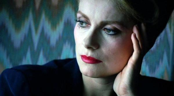 Catherine Deneuve s-a despărțit de o parte din trecutul ei