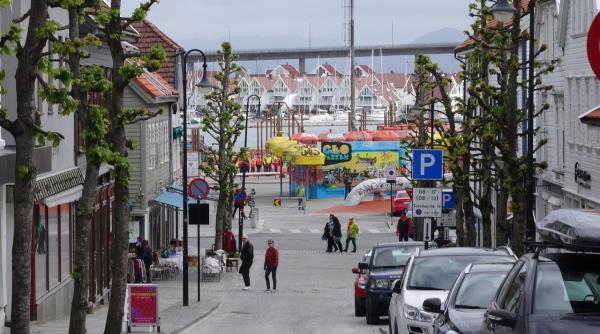 Norvegia va deveni prima țară care va avea doar mașini electrice