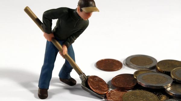 PENSII, noi reguli impuse de UE. Bani în plus pentru pensionari