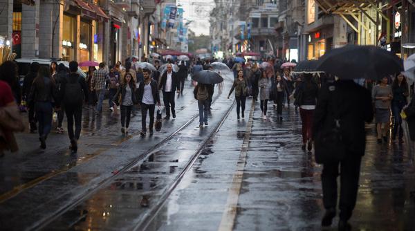 Autoritățile, obligate de lege să le spună românilor dacă le sunt prelucrate datele