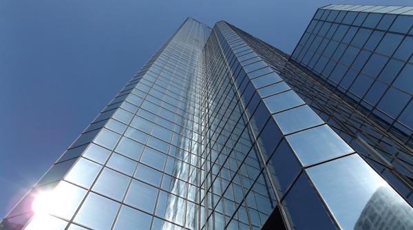 Sumă record plasată de investitorii români în imobiliare