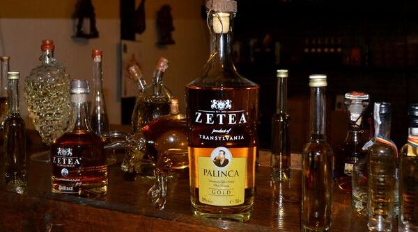 Românul care vinde pălincă de 2.000 de euro litrul. Cum i-a convins pe clienți