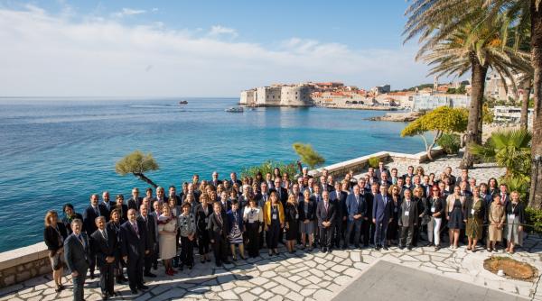 Paradisul politicienilor. Funcții mai tari decât șefia de partid