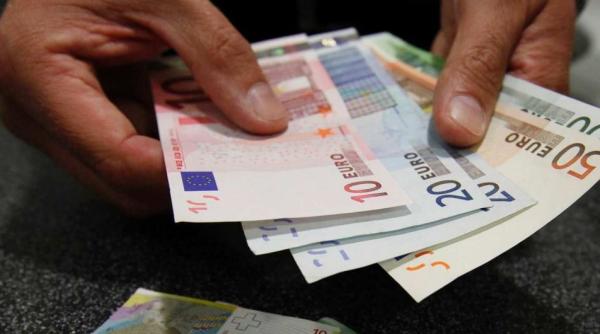 Curs valutar. Prăbușirea leului continuă și trece de pragul critic de 4,7 lei/euro