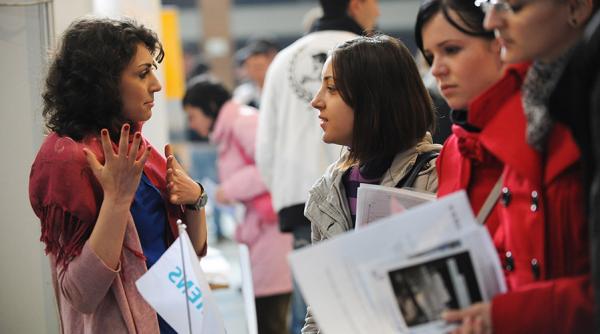 Date îngrijorătoare: o treime din tinerii români, expuși riscului de sărăcie