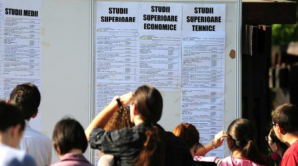 Sute de joburi scoase la concurs. Este luptă mare, 30 pe loc