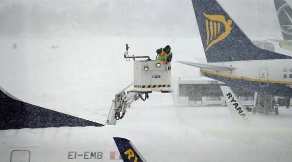 Nervi întinși la maxim pe Otopeni. Aeronavele decolează cu întârzieri mari