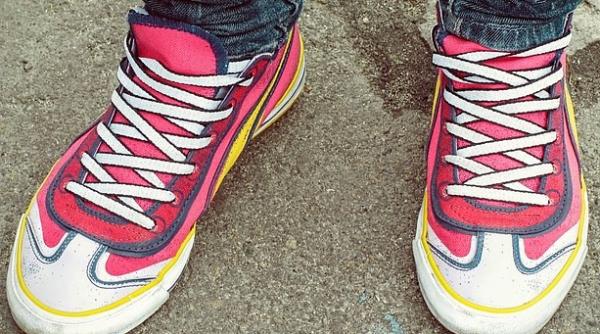 Scăpați de o grijă. Șireturile care se leagă singure! VIDEO