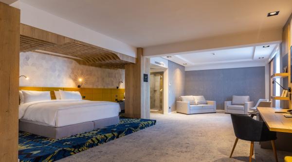 Un oraș din România cu 1.600 de locuitori atrage peste un milion de turiști anual