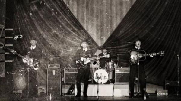 Surpriza din sertar. O fotografie neștiută a celor 4 Beatles