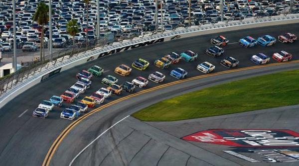 O cursă NASCAR, terminată lamentabil VIDEO