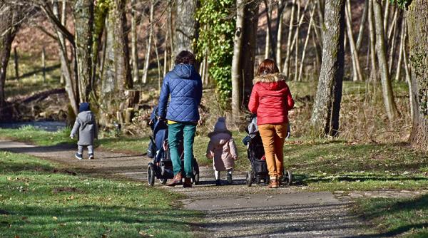 Schema de majorare a alocației pentru copii. Cât primesc și de când