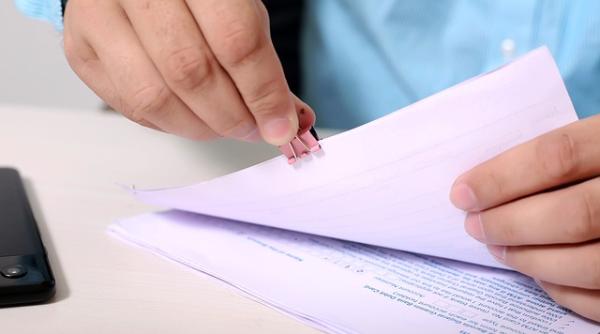 Hârtia care te poate băga la închisoare. Ce-i de făcut?