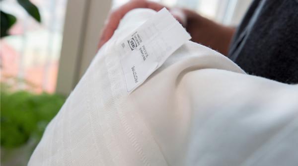 IKEA a inventat o ALTFEL de perdea. Face curăţenie