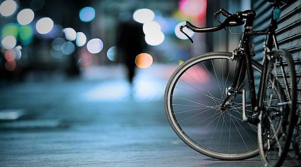 Facebook i-a exasperat pe locuitorii acestui oraș. Care este cauza