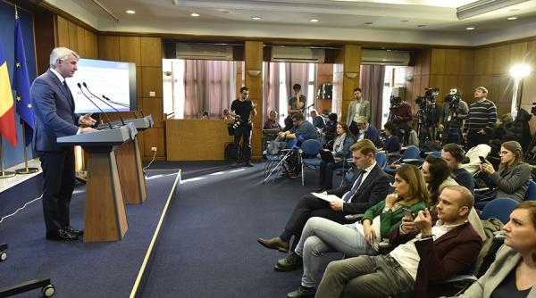 Ministrul Finanțelor vrea o discuție cu o instituție bancară importantă 