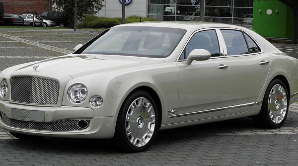 Ce vând românii pe Olx. De la Bentley de 300.000 de euro la saci menajeri de 70 de bani