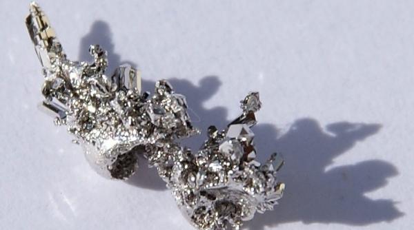 Aurul, umilit. Care este secretul noii vedete a materiilor prime