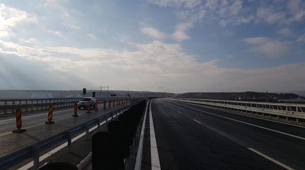 La unguri se poate. Bani cu lopata pentru autostrăzi