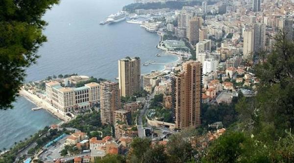 Banii miliardarilor britanici. Ținuți bine, departe de ”casă”